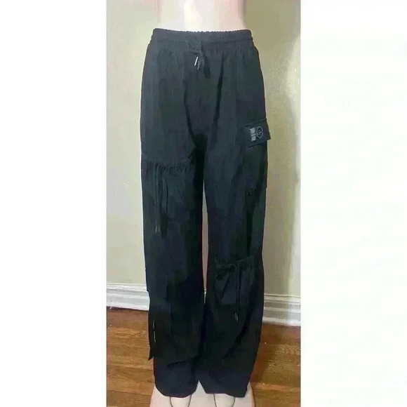 NWT PRETTYLITTLETHING Size 4 - Picture 4 of 10